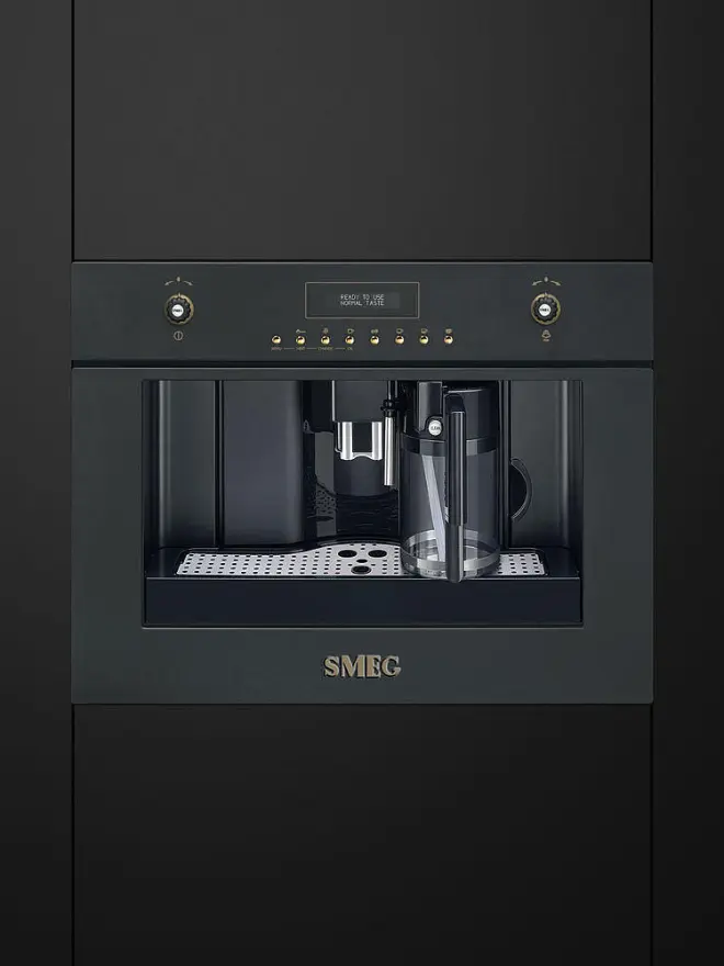 SMEG montuojamas kavos virimo aparatas juodas