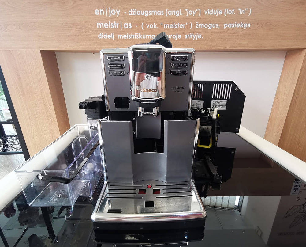 Kaip-paruošti-automatinį-kavos-aparatą-atostogoms